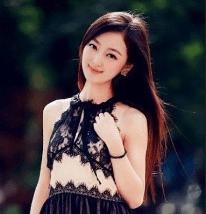 娱乐吃瓜女明星代言游戏,携手热门游戏掀起热潮！