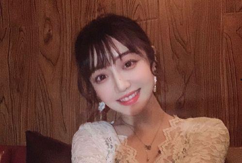 吃瓜美女聊娱乐,美女主播带你畅聊娱乐圈新鲜事